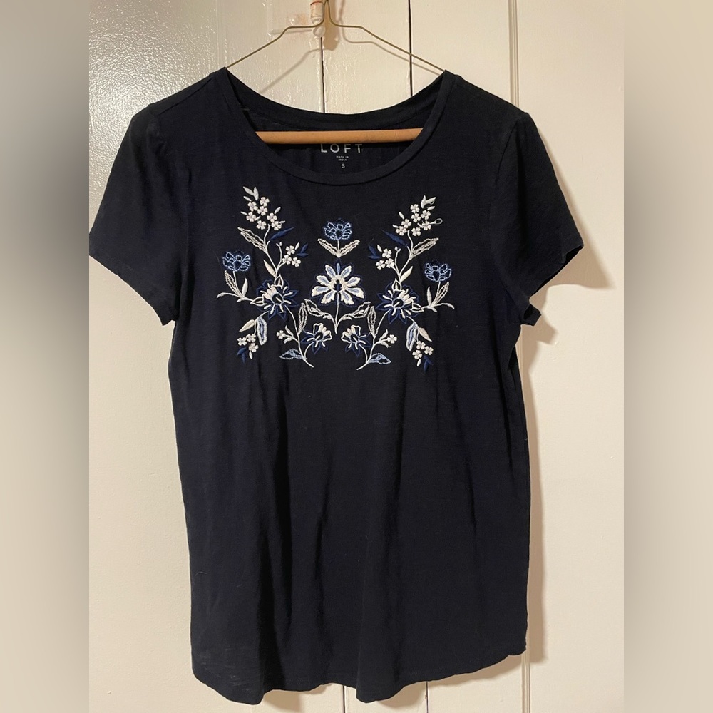 LOFT: floral navy short sleeve top